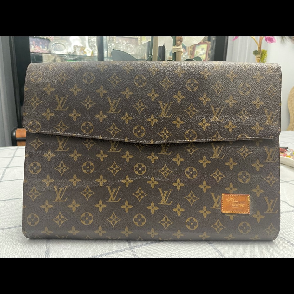 Louis Vuitton Portfolio